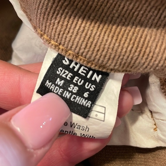 SHEIN FIGURE AND SLOGAN GRAPHIC RIPPED JEANS SIZE M - Picture 4 of 17